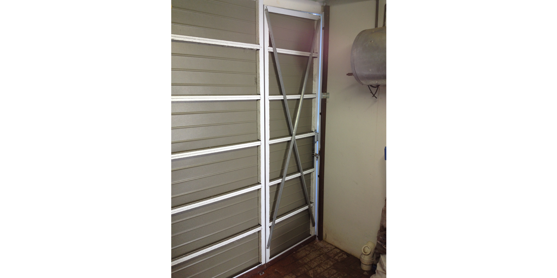 Aluzinc pedestrian gate & fixed panel - Inside view